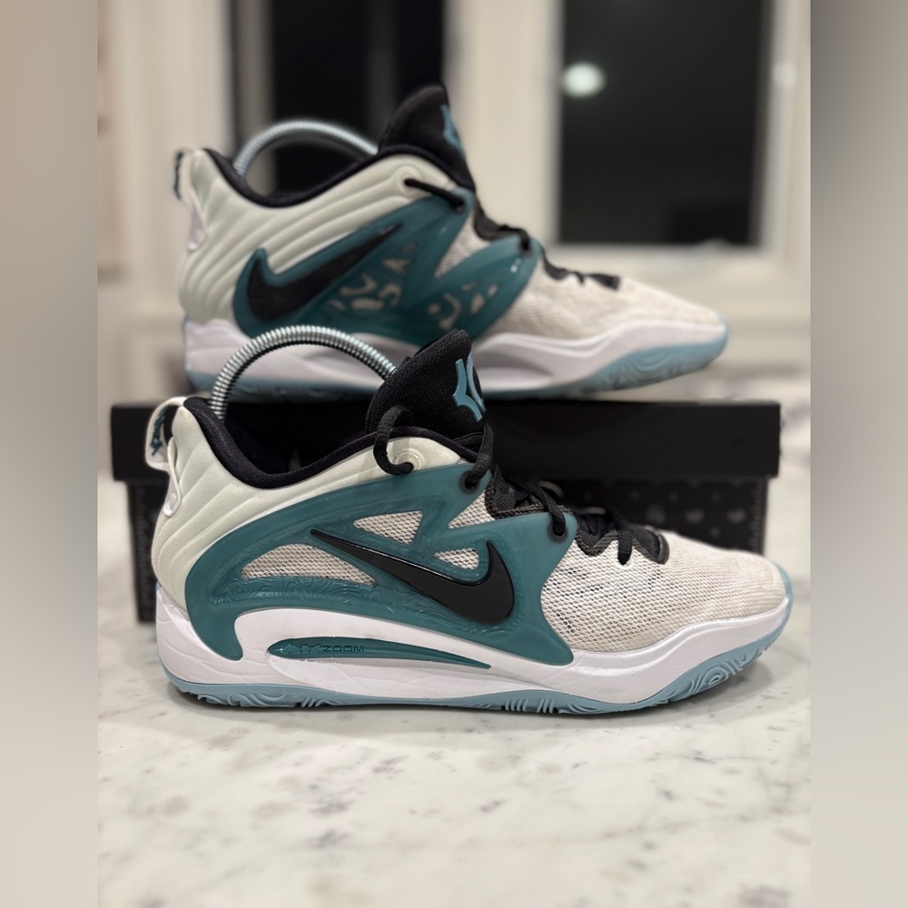 Men’s ‘KD15’ White/Blk/Teal, ‘Photon Dust’, Size 10, 
Excellent Pre owned cond!